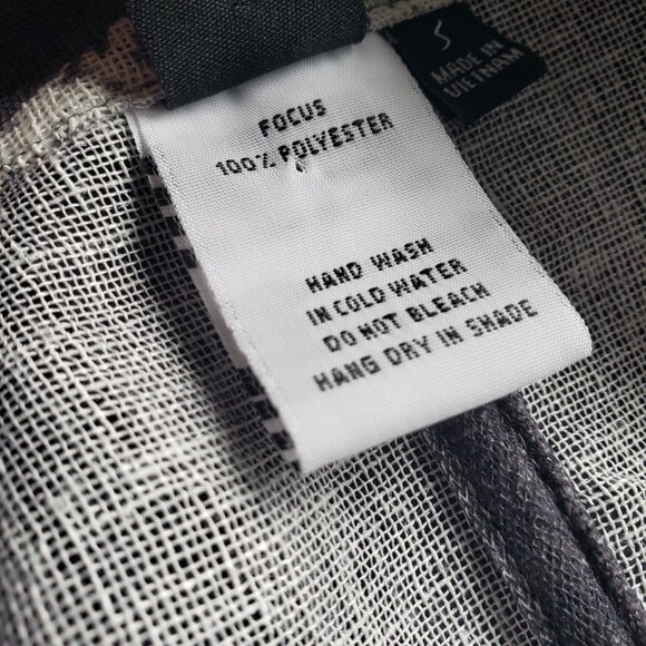 Gorgeous Grey + White Screen Printed Leaf on Linen Look Woven Fabric Vest - Picture 14 of 16